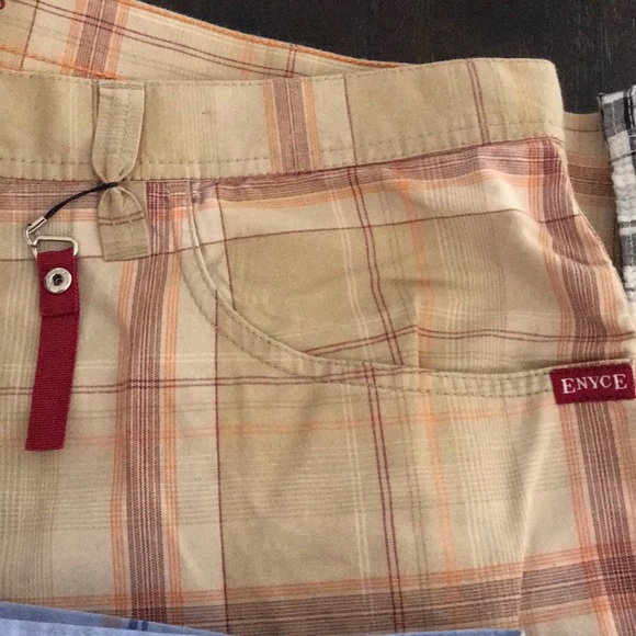 Shorts - Picture 3 of 6